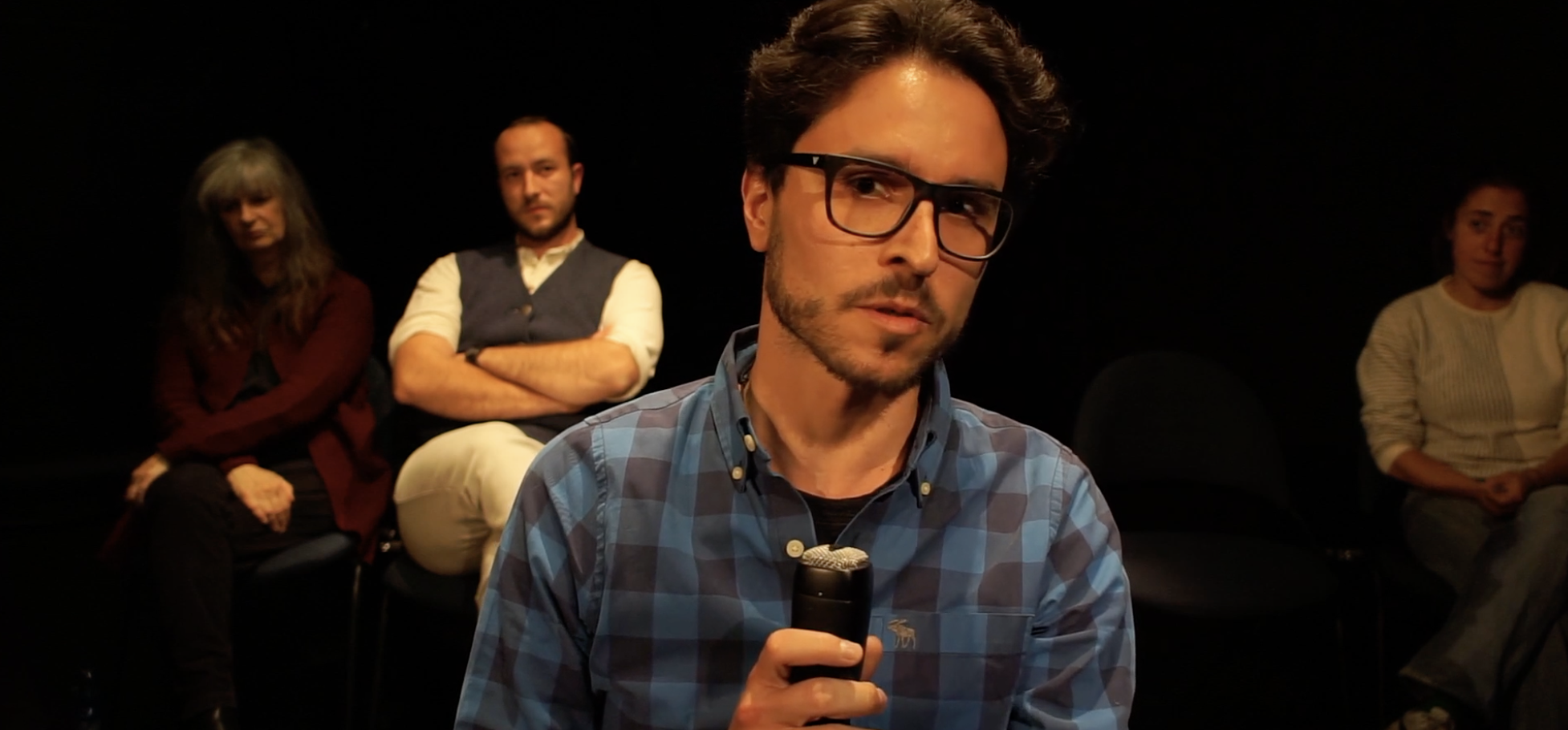 BACKSTAGE Magazine # 18 | Stasera ore 20:00: introduzione allo spettacolo TOTENTANZ - i diari. Markus Zohner con gli attori presenta il progetto teatrale | Luca Massaroli: spogliarci di tutte le nostre certezze